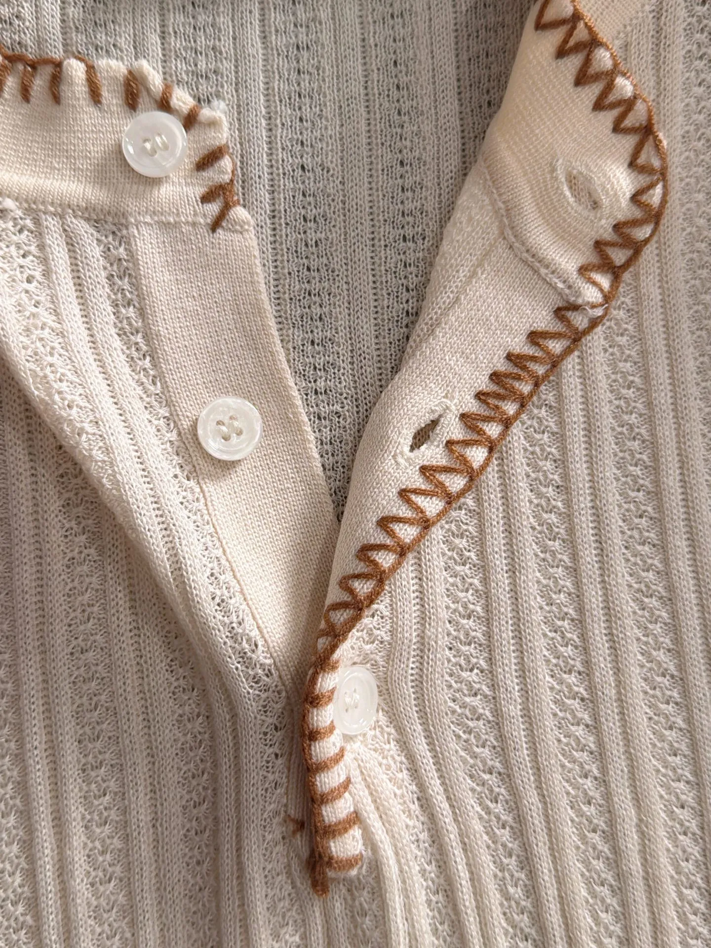 LP high quality Loro Piana 26ss New Arrival men's short-sleeved T-shirt. Made of combed cotton yarn knitted cotton fabric, no pressure when entering and exiting the counter. Exclusive control of raw materials. It feels substantial when weighed, and the upper body is more textured than ordinary T-shirts. This texture can handle the weather easily and is suitable for both hot and cold! Loose fit design, looks noble. The only correct version is available Size: M to 4XL